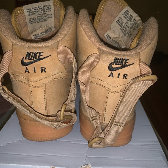 AIR FORCE 1 HIGH LV8 (GS) SIZE 5y - Picture 7 of 8